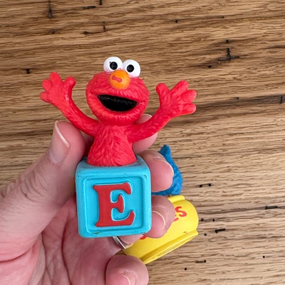 Tonies Sesame Street Elmo and Cookie Monster Figures - Picture 3 of 4